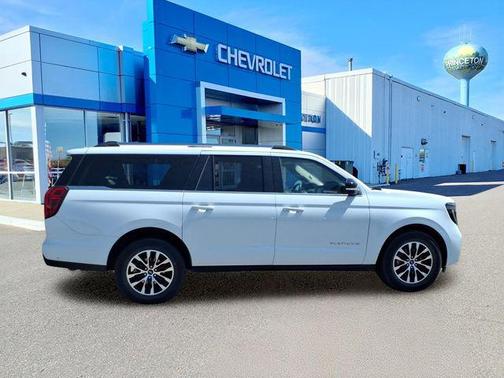 Oxford White 2025 Ford Expedition Max Platinum
