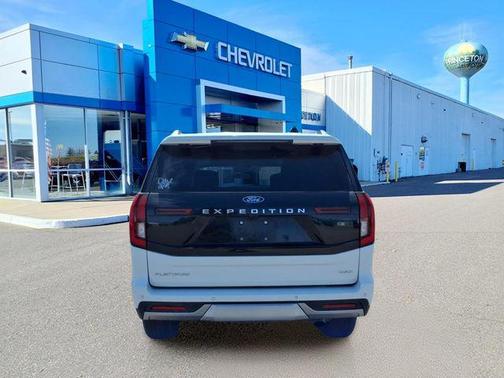Oxford White 2025 Ford Expedition Max Platinum