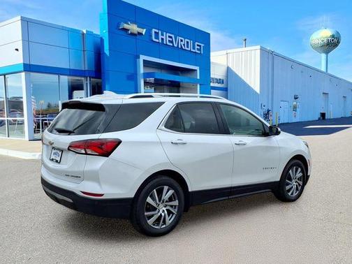 Iridescent Pearl Tricoat 2022 Chevrolet Equinox Premier w/1LZ