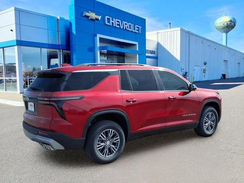 Radiant Red Tintcoat 2026 Chevrolet Traverse LT