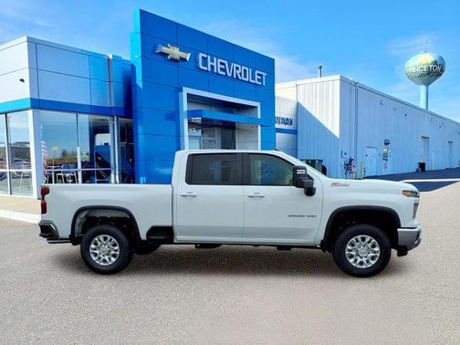 Summit White 2026 Chevrolet Silverado 3500 LT