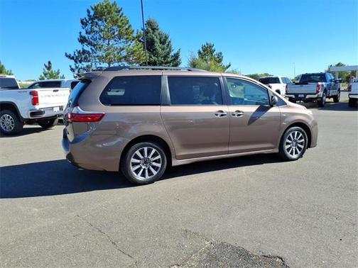 2020 Toyota Sienna SE