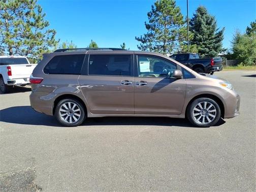 2020 Toyota Sienna SE
