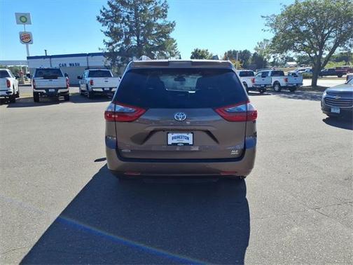 2020 Toyota Sienna SE