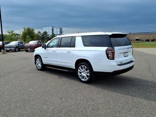 2023 Chevrolet Suburban 4WD High Country