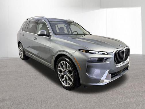 Skyscraper Grey Metallic 2025 BMW X7 xDrive40i
