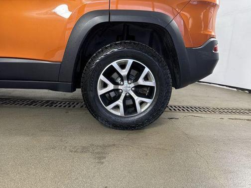 Mango Tango Pearlcoat 2015 Jeep Cherokee Trailhawk