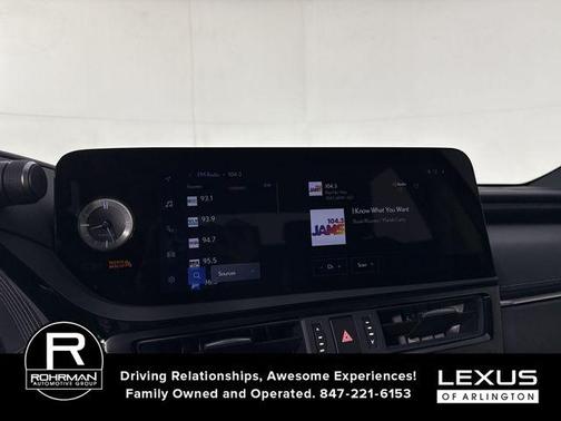 2025 Lexus ES 300h F SPORT Design