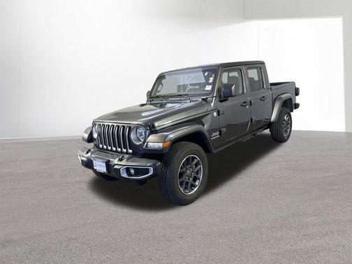 Granite Crystal Metallic Clearcoat 2023 Jeep Gladiator Overland