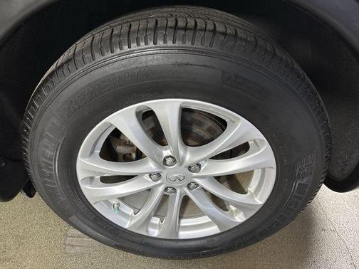 2014 INFINITI QX70 Base