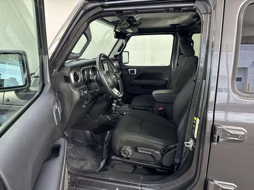 Granite Crystal Metallic Clearcoat 2021 Jeep Wrangler Unlimited Sahara