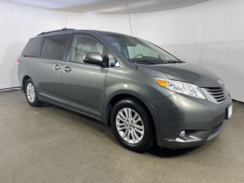 2013 Toyota Sienna XLE