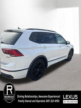 Oryx White Pearl 2022 Volkswagen Tiguan 2.0T SE R-Line Black 4MOTION