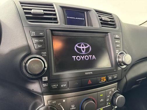 Magnetic Gray Metallic 2012 Toyota Highlander SE