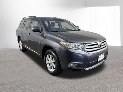 Magnetic Gray Metallic 2012 Toyota Highlander SE