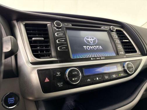 Midnight Black Metallic 2018 Toyota Highlander XLE