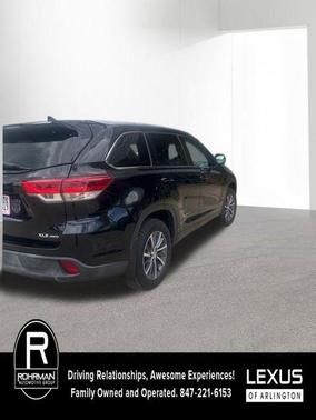 Midnight Black Metallic 2018 Toyota Highlander XLE