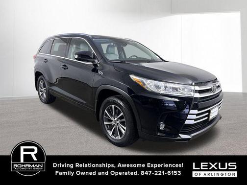 Midnight Black Metallic 2018 Toyota Highlander XLE