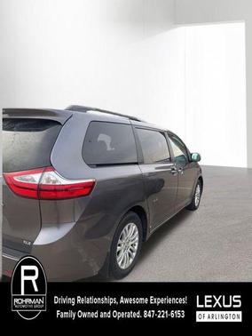 2017 Toyota Sienna XLE
