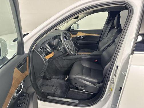 2024 Volvo XC90 Recharge Plug-In Hybrid T8 Plus Bright Theme 7-Seater
