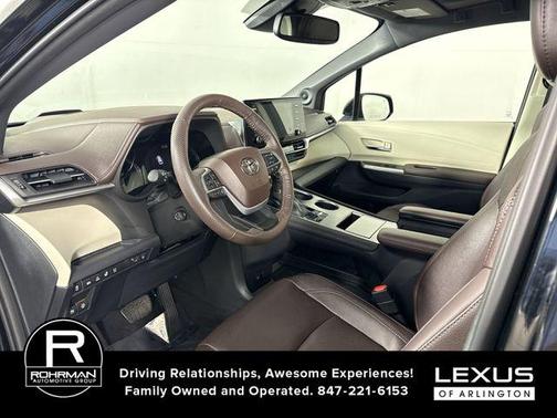 2022 Toyota Sienna Platinum