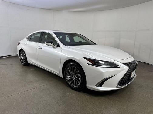 2024 Lexus ES 300h Ultra Luxury