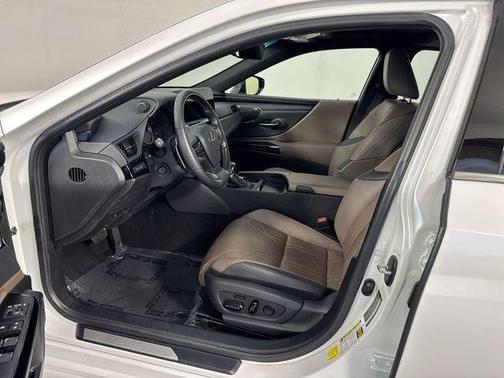 2024 Lexus ES 300h Ultra Luxury