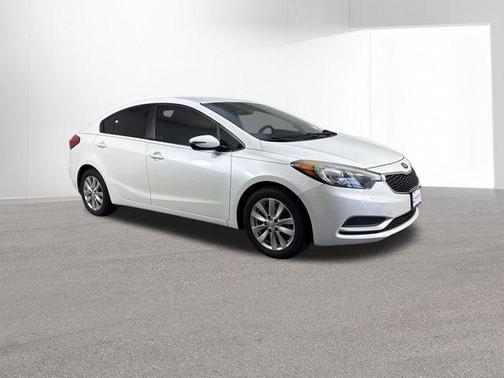 Snow White Pearl 2016 Kia Forte LX