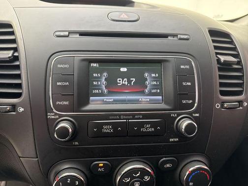 Snow White Pearl 2016 Kia Forte LX