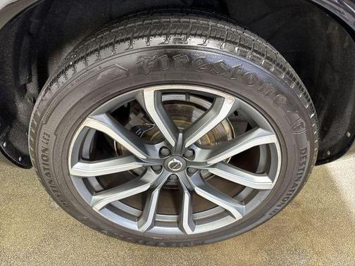 2017 Volvo XC90 T6 Momentum