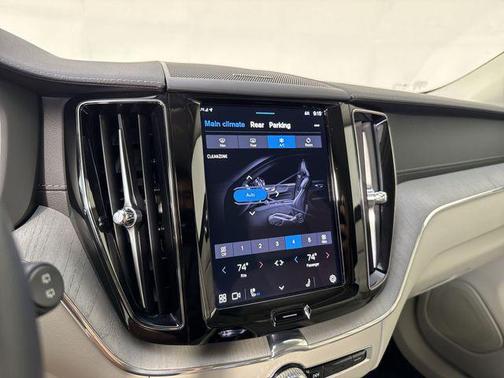 2025 Volvo XC60 B5 Ultra