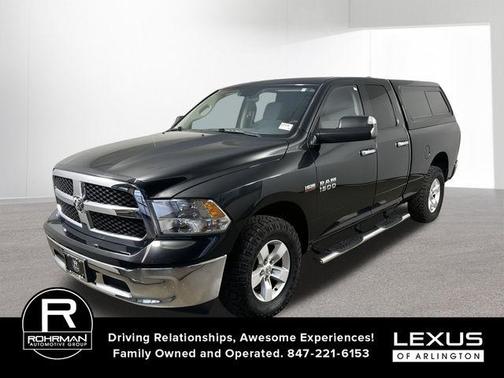 Brilliant Black Crystal Pearlcoat 2017 RAM 1500 SLT