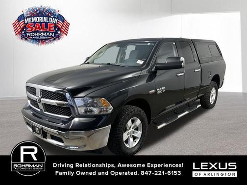Brilliant Black Crystal Pearlcoat 2017 RAM 1500 SLT