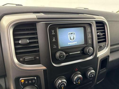 Brilliant Black Crystal Pearlcoat 2017 RAM 1500 SLT