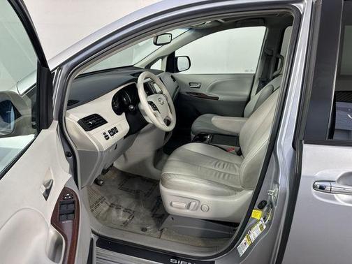 2013 Toyota Sienna XLE