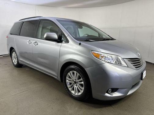 2013 Toyota Sienna XLE