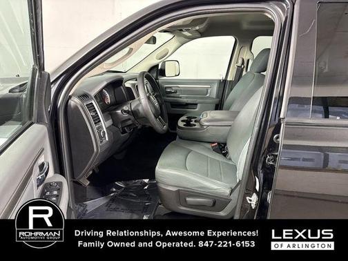 Brilliant Black Crystal Pearlcoat 2017 RAM 1500 SLT