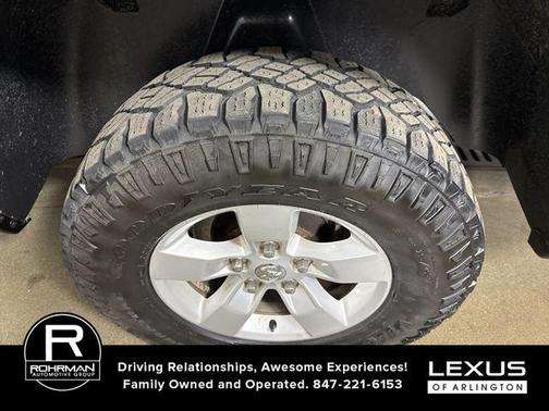 Brilliant Black Crystal Pearlcoat 2017 RAM 1500 SLT