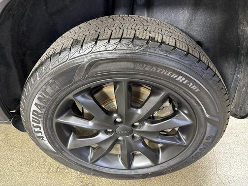 Brilliant Black Crystal Pearlcoat 2015 Jeep Cherokee Limited