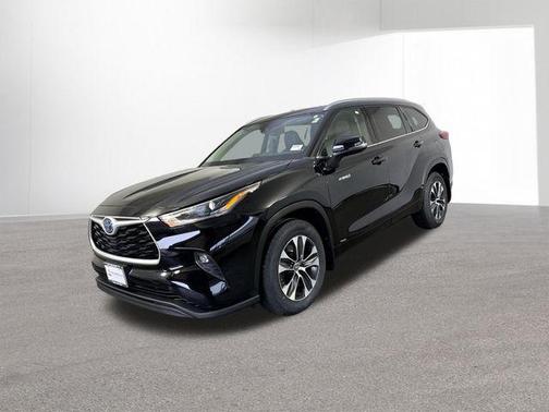 Midnight Black Metallic 2021 Toyota Highlander Hybrid XLE