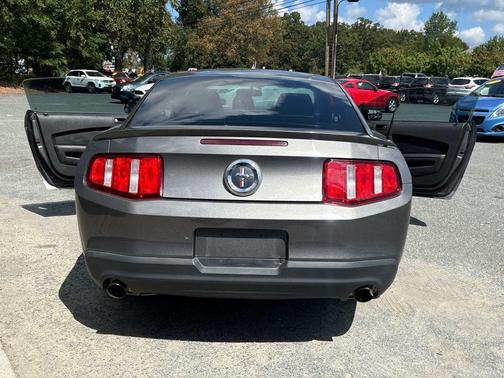 2011 Ford Mustang V6