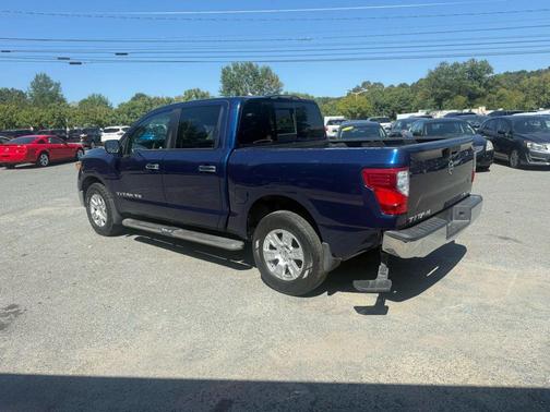 2018 Nissan Titan SV
