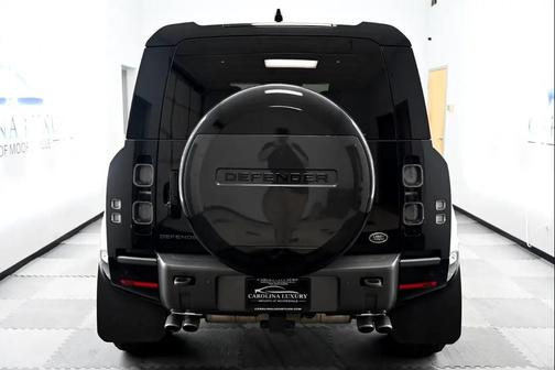 2022 Land Rover Defender 110 V8