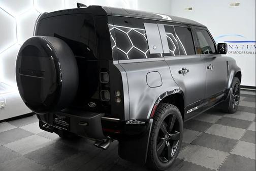 2022 Land Rover Defender 110 V8