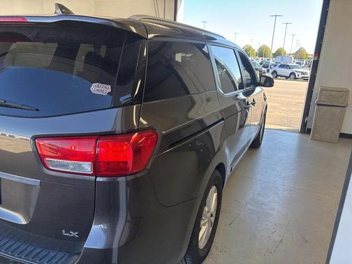 2016 Kia Sedona LX