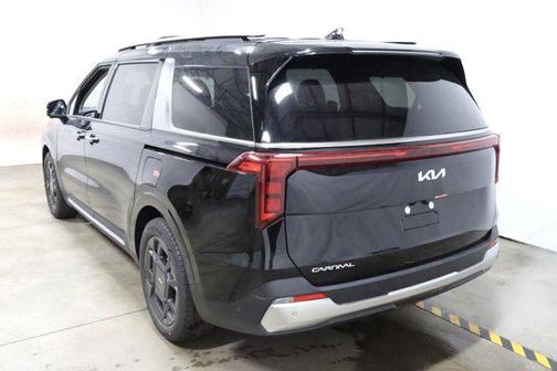 2025 Kia Carnival SX