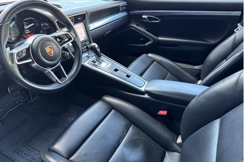 2019 Porsche 911 Carrera 4S Cabriolet