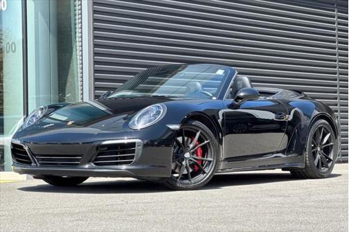 2019 Porsche 911 Carrera 4S Cabriolet