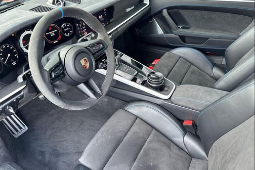 2024 Porsche 911 Dakar