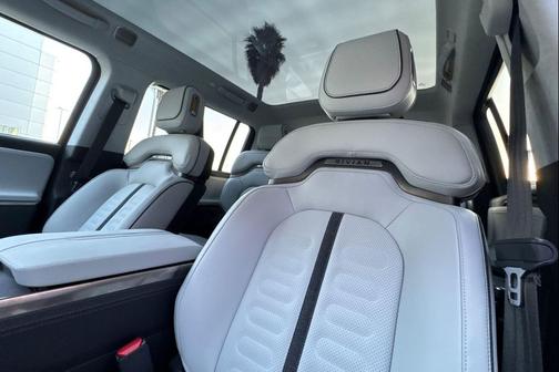 2023 Rivian R1S Adventure